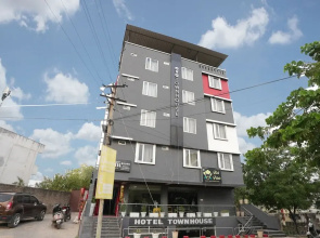 Hotel Townhouse @Udaipur City Railway Station