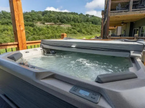 Ozarks Peak - Sleeps 25 7 Bedroom Home by Redawning
