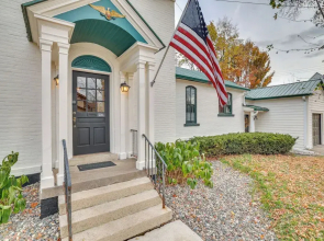 Charming Home: 3 Blocks to Winona State University