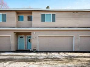 Charming Anchorage Townhouse w/ Fire Pit!