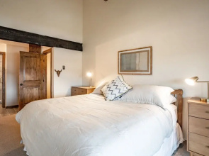 Winterset 3 3 Bedroom Condo by RedAwning