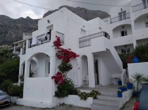 Elenis Studios & Apartments