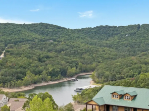 The Branson Stone Cliff Hideaway - 3 Min From Silver Dollar