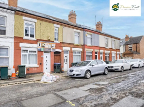 6 Bedroom 6 Bath House By Passionfruitproperties close to Coventry City Centre with garden - RRC