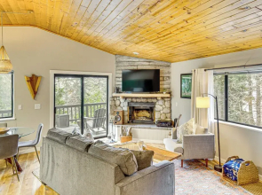 2 Mi to Lake Arrowhead: Treetop Retreat w/ Deck