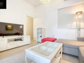 Central APT with private terrace by 360 Estates