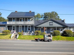 Robertson Public House