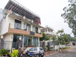 FabHotel Everest International