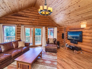 Log  W/ Hot Tub, Billiards & Mt. Tallac Views 4 Bedroom Home