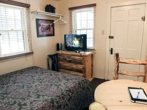 Triple R Cottages: 7 1 Bedroom Cabin