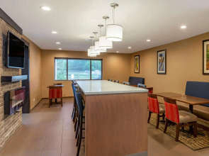 Comfort Suites Oakbrook Terrace near Oakbrook Center