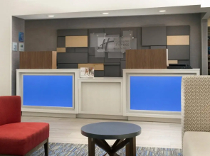 Holiday Inn Express & Suites Baltimore - BWI Airport North by IHG