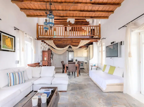 Carmelita Villa with Pool by Stylish Stays