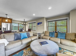 203 N. 7th Ave 3br 3.5ba 3 Bedroom Townhouse by RedAwning