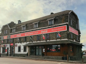 Pitlane Lodge