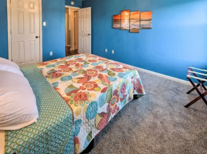 Centrally Located Kyle Home: Walk to Pool & Park!