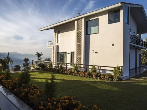 A Majestic Luxurious Rajasi Villa Overlooking The Ganges by Wanderlust