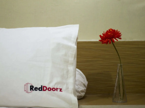 Santo Guest House by RedDoorz