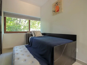 Apt in Exclusive Building by Olahola