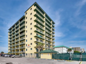 Ocean-view Condo w/ Balcony on Daytona Beach!