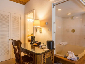 Sybaris Pool Suites Mequon