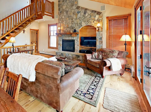 525 N Lupine Lane Home - 4 Br home by RedAwning