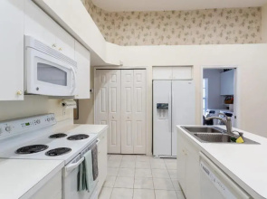 Serene & Attractive Heated Pool Spa Home