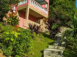 Les Elles Guesthouse Self Catering