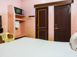 SPOT ON 43309 Indra Bhawan Lodge