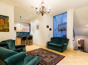 HANNA, 3BDR Melbourne Apartment