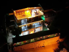 Just Dream Suites Hotel