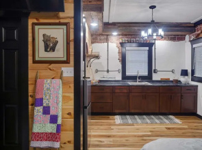 Rustic Ky Retreat, Columbia House Unit B Apts