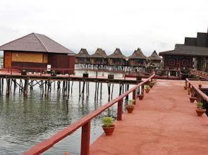 Shwe Inn Tha Floating Resort
