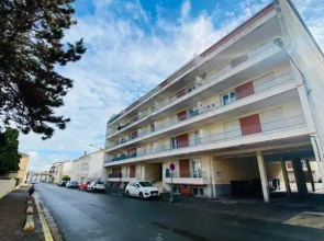 Grand studio avec balcon proche du centre ville