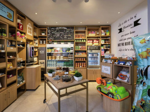 Hilton Garden Inn Dubai, Mall Avenue