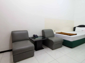 RedDoorz Dukuh Kupang