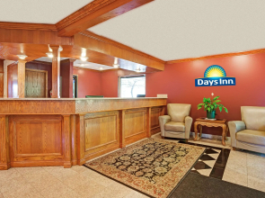 Days Inn & Suites by Wyndham Monroe