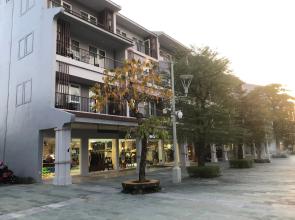 Kosmos Apart Hotel