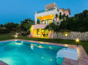 Secluded Villa w Private Pool, Children Play Area, Pool Table, BBQ & Sea Views