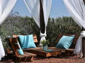 Mul Kinneret Livnim