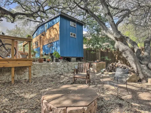 Unique Stay: 'tiny Everest' San Antonio Home!