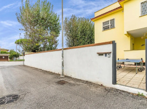 Beautiful Home in Torvaianica With 5 Bedrooms and Outdoor Swimming Pool