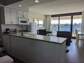 Harbor Inn