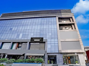 Super Townhouse PBG Mall Vashi