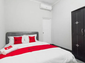 RedDoorz near Batik Tulis Celaket 2