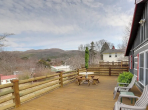 Scenic Hot Springs Retreat Near Appalachian Trail!