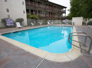 EZ 8 Motel South Bay