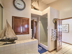 Ocean-view Hamilton Cove Penthouse W/ Pool & Gym 1 Bedroom Villa