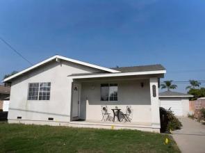 Large 4-bedroom House With AIR Hockey Table Close TO Disneyland IN Orange County p41