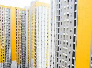 Pool View Studio Apartment @ Springlake Summarecon